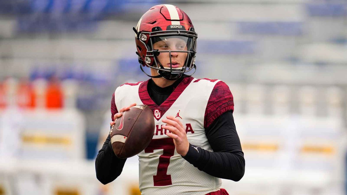 Quarterback Bailey Zappe Earns Invite to 2022 NFL Scouting Combine