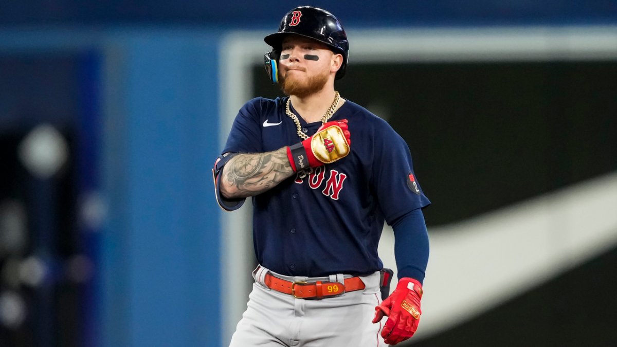 Watch: Alex Verdugo explained to fans in the stands how he approaches  hitting