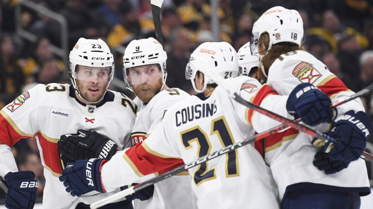 Florida Panthers Upset Record-Setting Boston Bruins - The New York Times