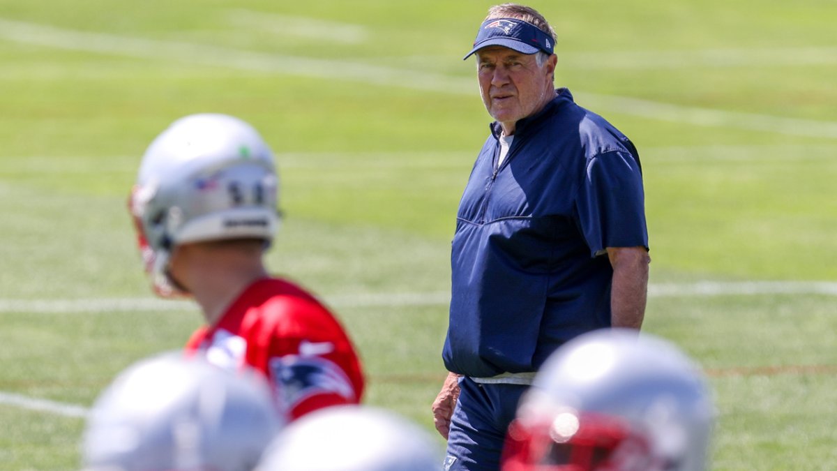 Patriots' Josh Uche Earns Praise From Bill Belichick For Heads-Up Play Vs.  Bills 