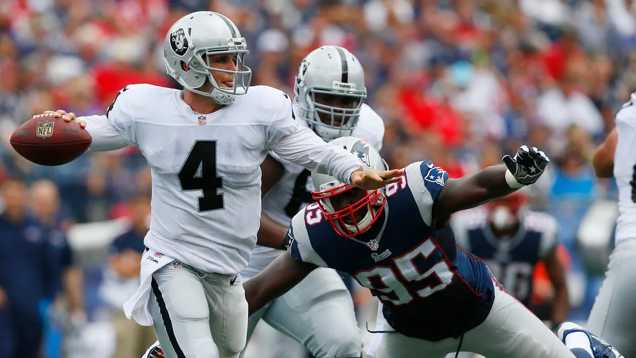 <p><strong>Patriots 16, Raiders 9</strong></p>
<p>Carr's stats: 21-for-34, 174 yards, INT (62.6 QB rating)</p>
<p>Despite only leading the Raiders to three field goals, Derek Carr had Oakland in position to tie the game until a Vince Wilfork interception at the New England 10-yard line in the final minute. Not bad for a team that came into the game as 14-point underdogs.</p>