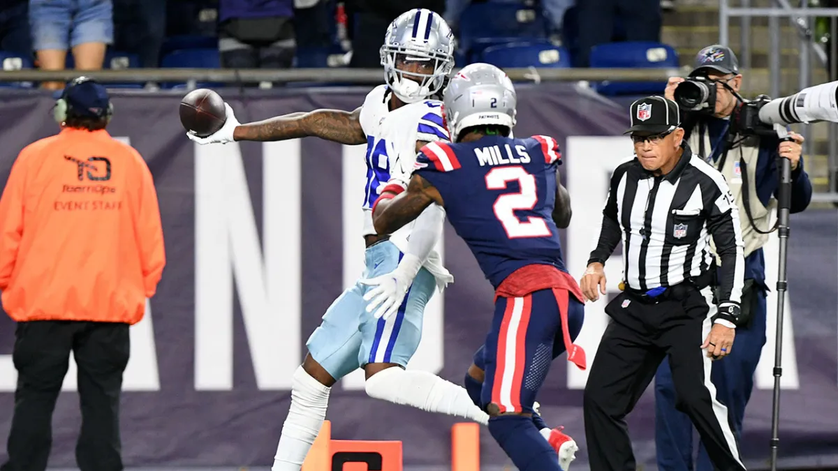 CeeDee Lamb of the Dallas Cowboys celebrates his reception against