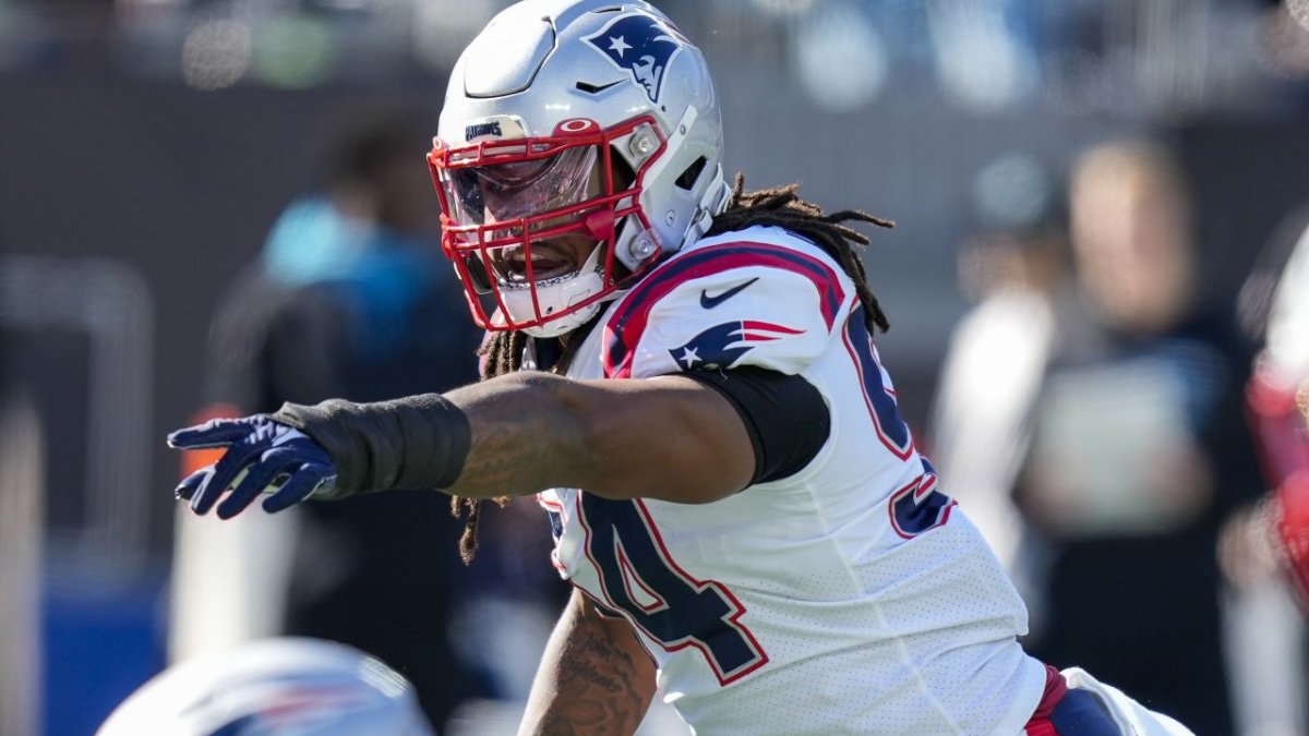 Patriots keeping Dont'a Hightower locker, No. 54 free out of