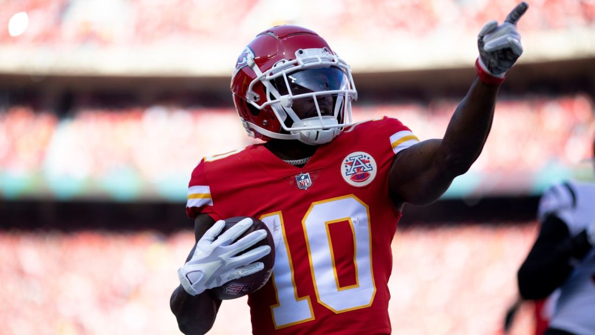 Tyreek Hill Reacts To Dolphins' Blockbuster Trade Tuesday 