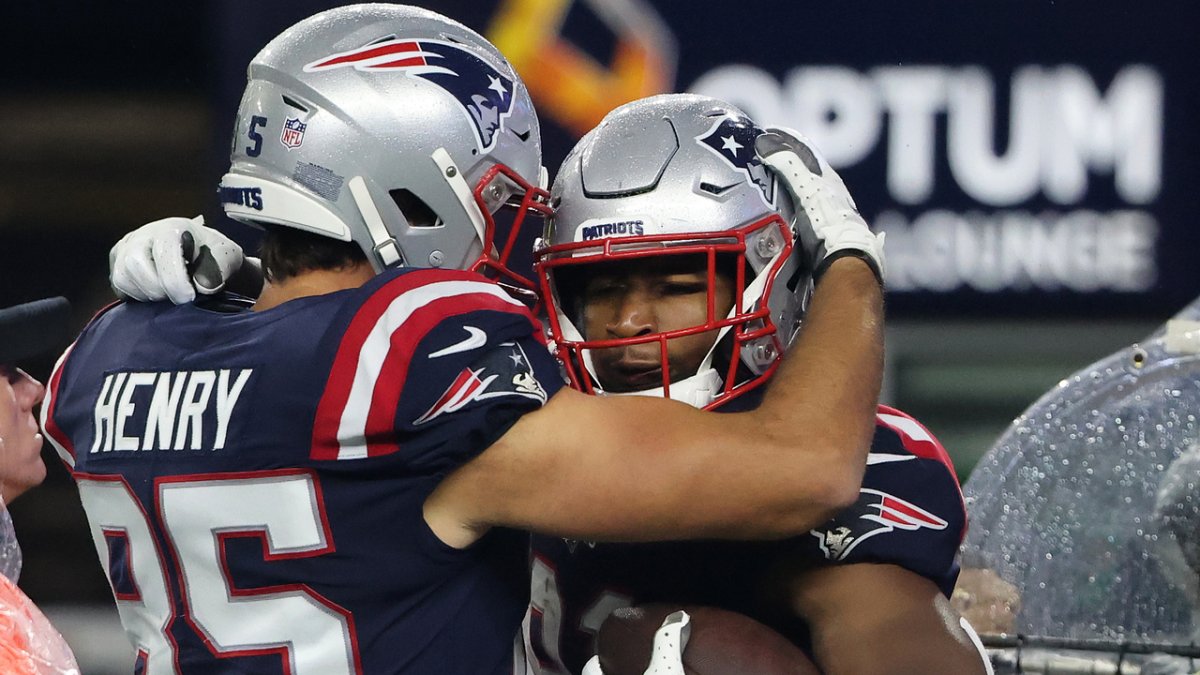 Hunter Henry, Jonnu Smith and the Fate of New England Patriots 'Tight  Endage' in 2023