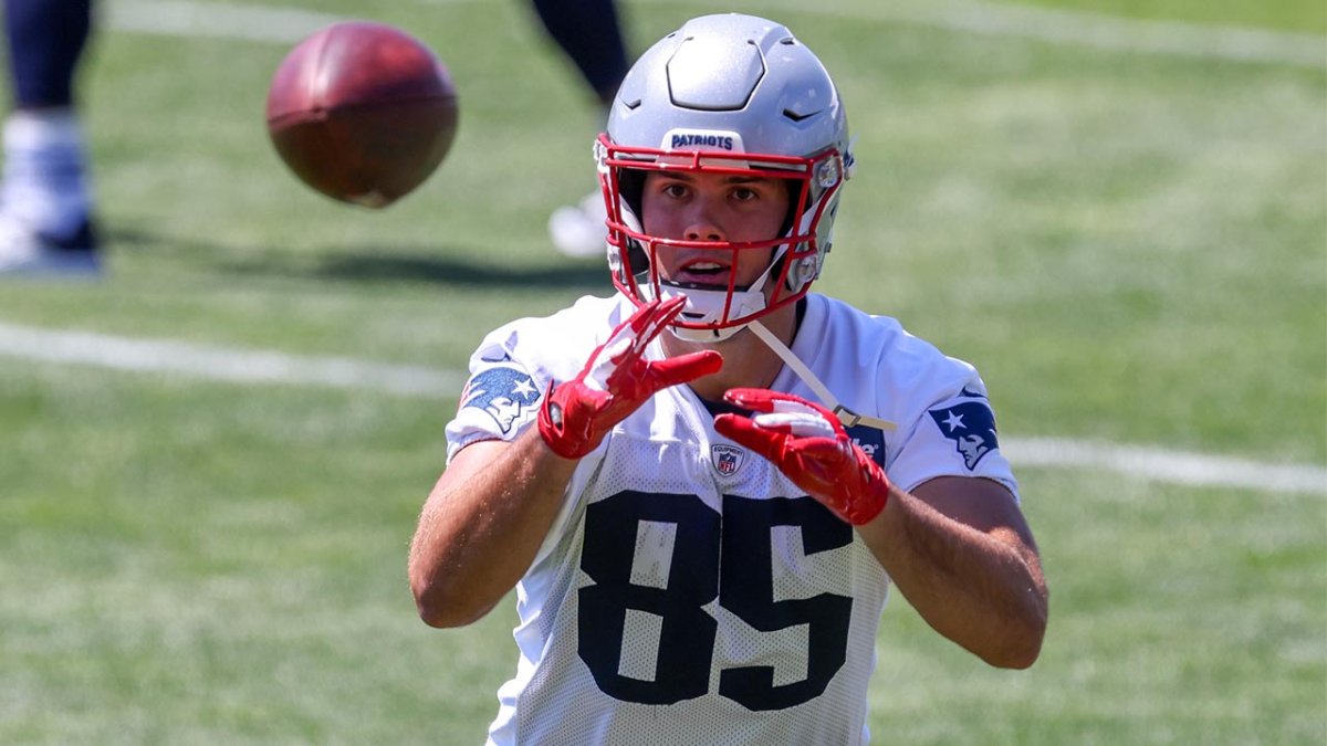 Press Conference  New England Patriots Tight End Hunter Henry Speaks to  Media Following Miami 