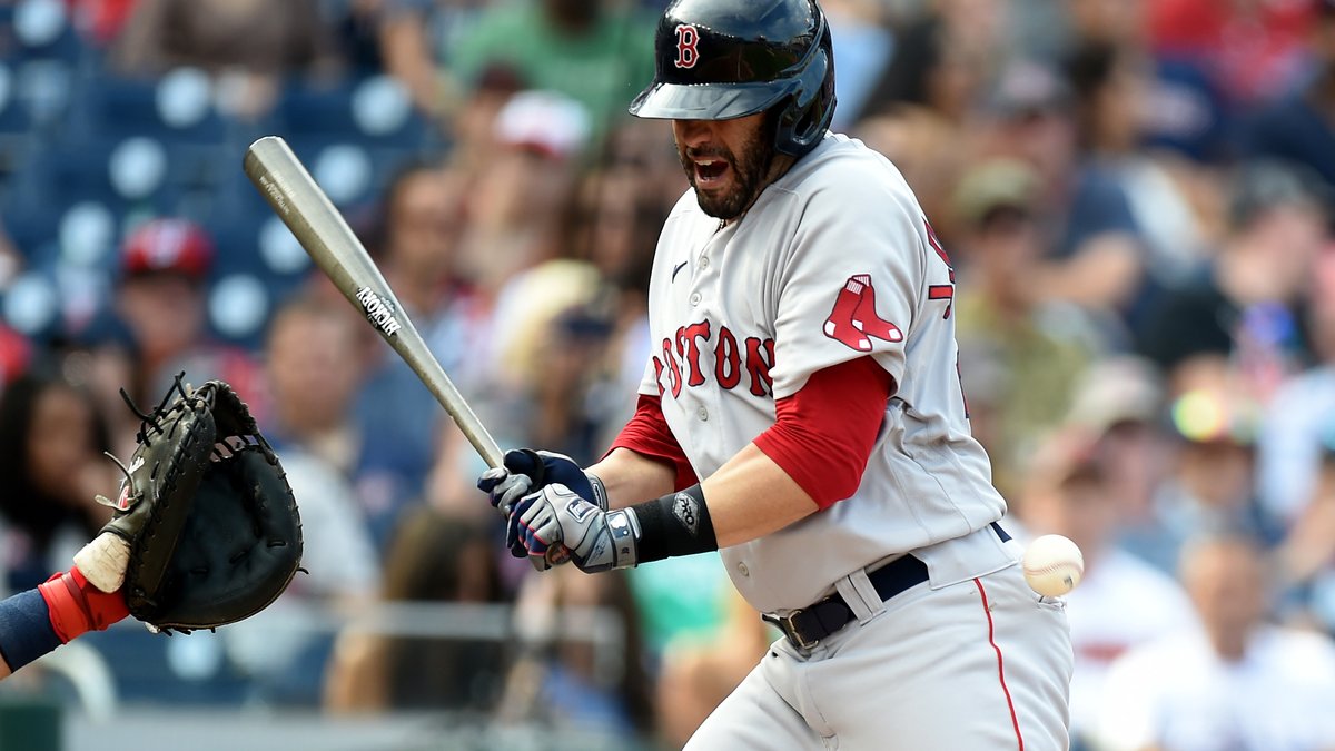 Red Sox outfielder J.D. Martinez hits a tiebreaking home run