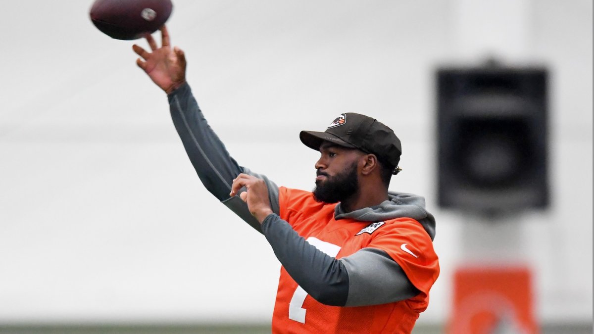 Browns starting quarterback: Who is QB1 and his backup for