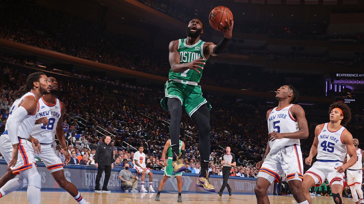 Celtics hold off Knicks behind Thomas, Smart