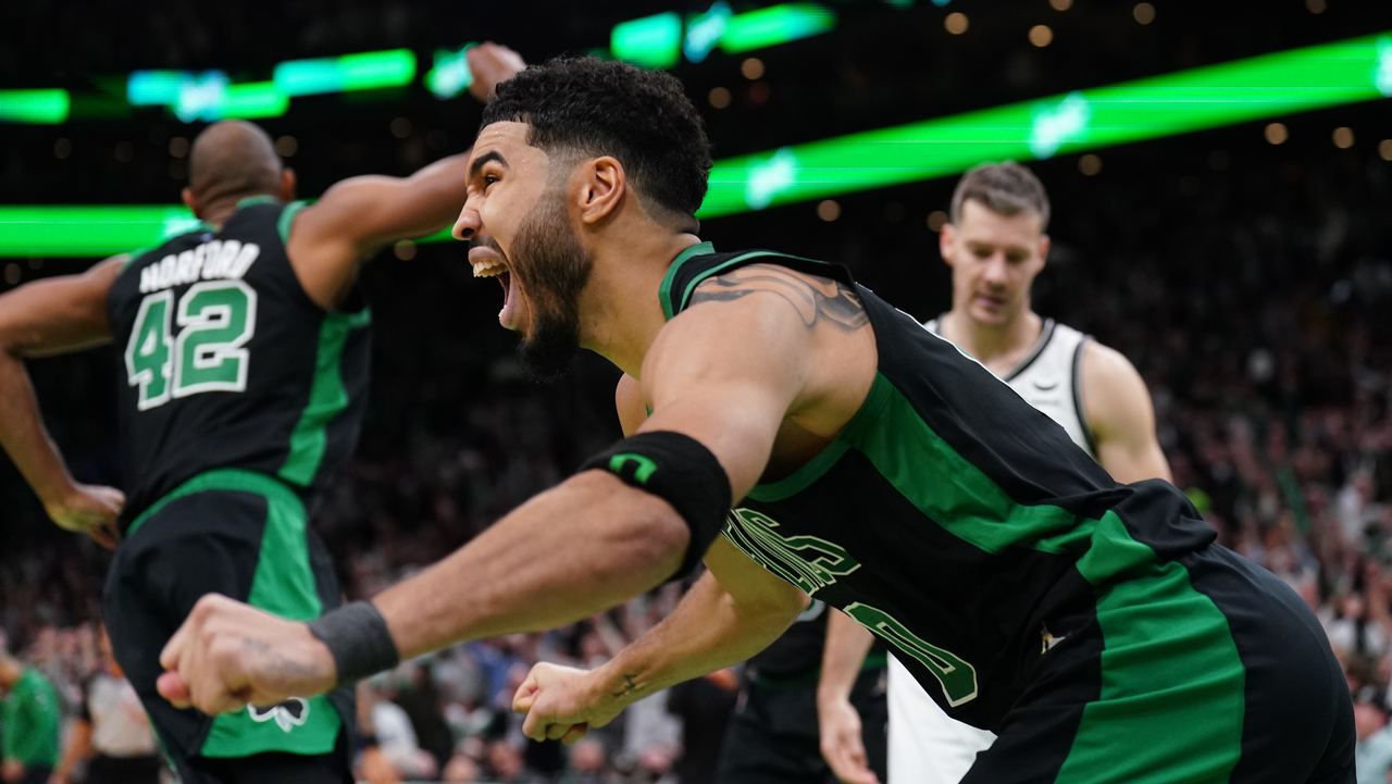 NBA Finals 2022: Klay Thompson watches  highlights, shooting woes,  stats, Golden State Warriors, what's gone wrong, Game Three, Boston  Celtics, latest, news, highlights