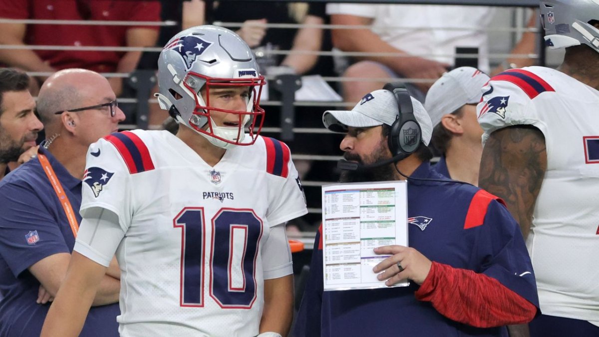 Frustrated Mac Jones, Patriots' offense can't get much going in preseason  finale loss to Raiders - The Boston Globe