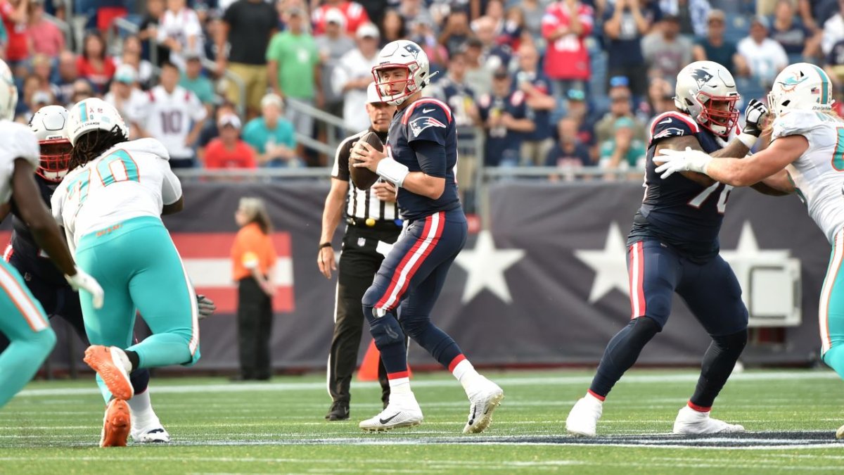 Mac Jones, Patriots lose to Miami Dolphins, 17-16, at Gillette Stadium