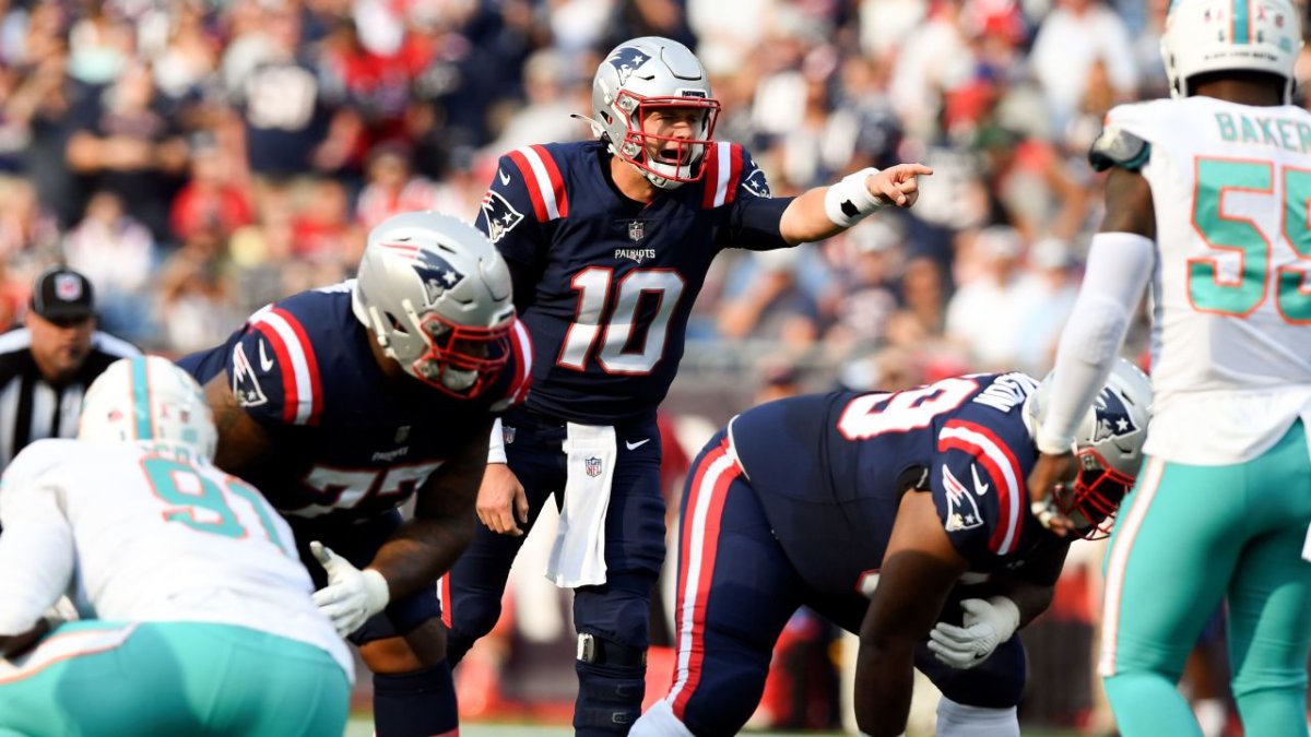 Mac Jones, Patriots lose to Miami Dolphins, 17-16, at Gillette Stadium