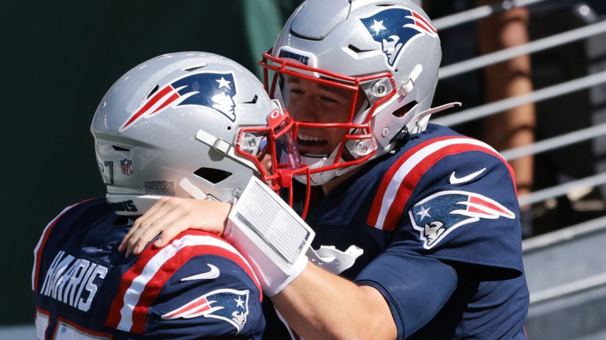 Inside the Locker Room: Patriots Celebrate Win Over Jets (NFL Week 2) 