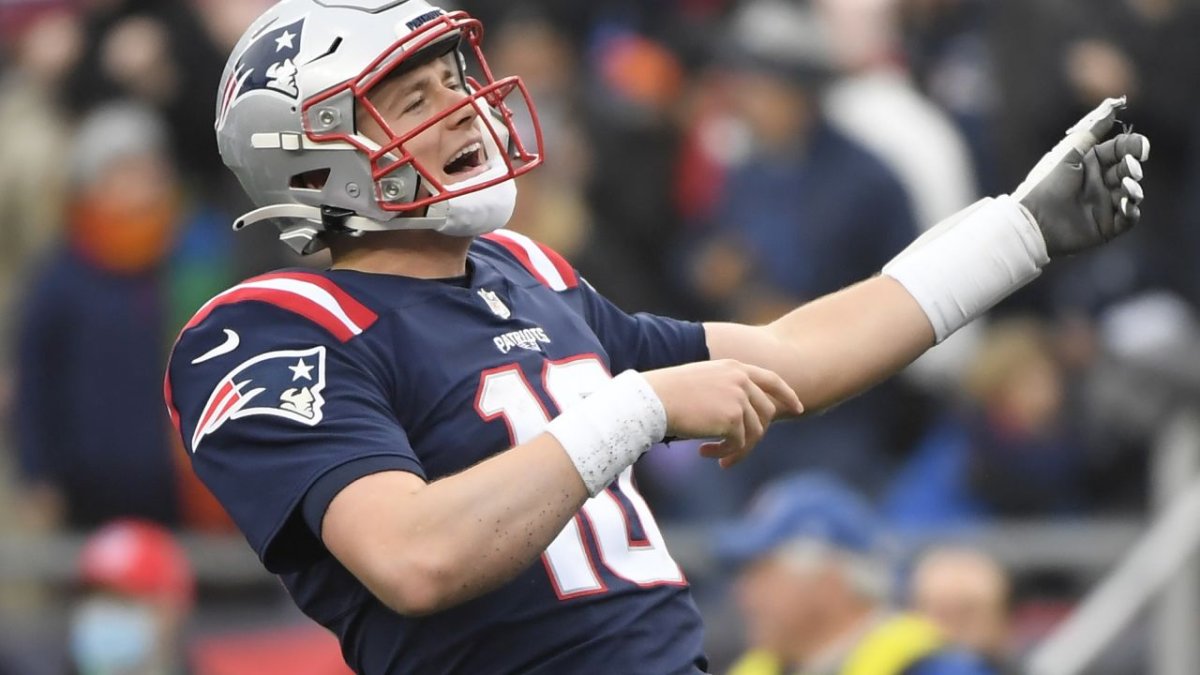 Griddy Mac! New England Patriots quarterback Mac Jones shows off dance  moves after turbo-boosted sprint through two-hand touch