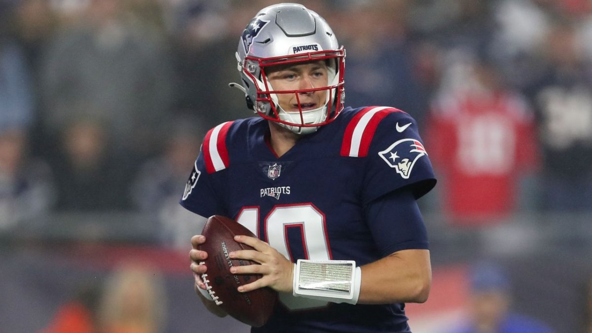 Patriots pull QB Mac Jones after 2 turnovers lead directly to