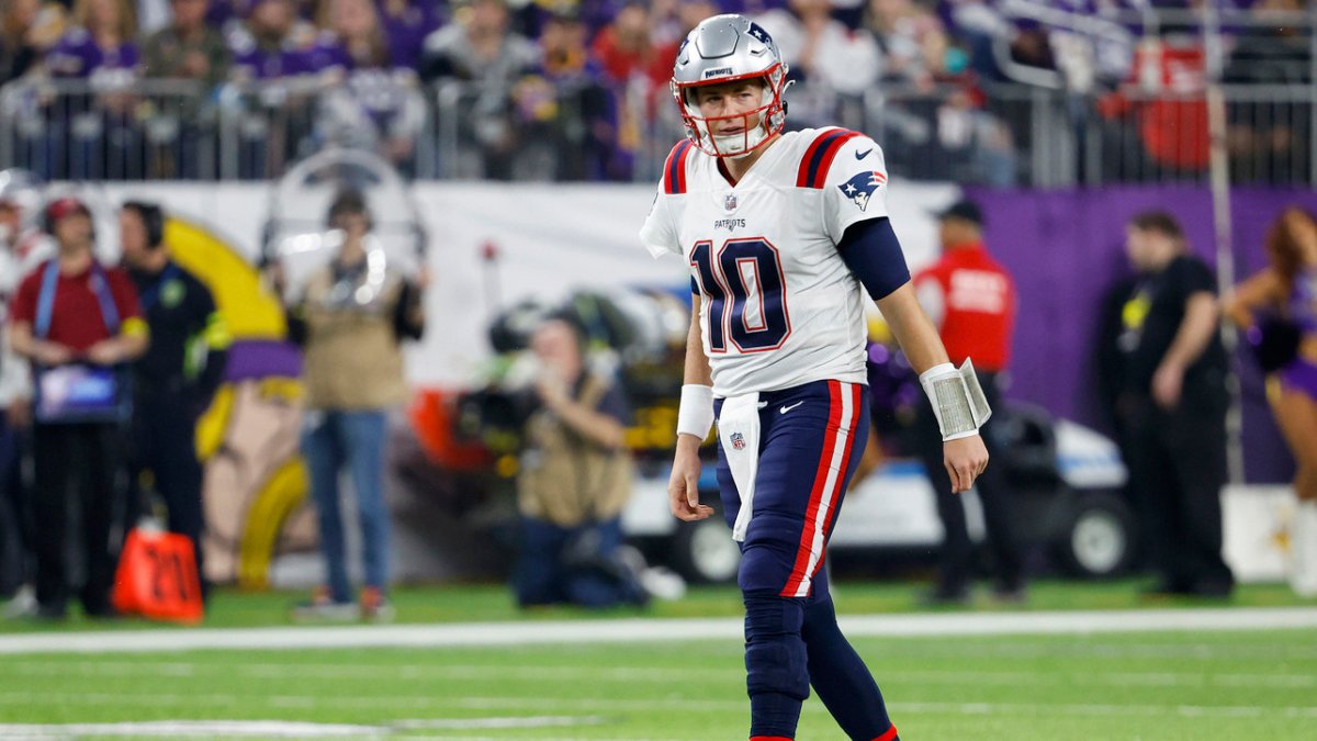 Kadlick: Mac Jones Showed He's the Patriots Quarterback of the Future in  Thanksgiving Loss to Vikings - CLNS Media