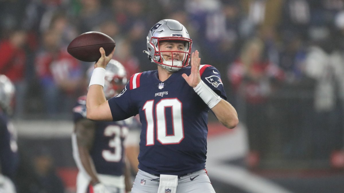 Mac Jones’ interception vs. Bears appears to hit ESPN’s SkyCam wire