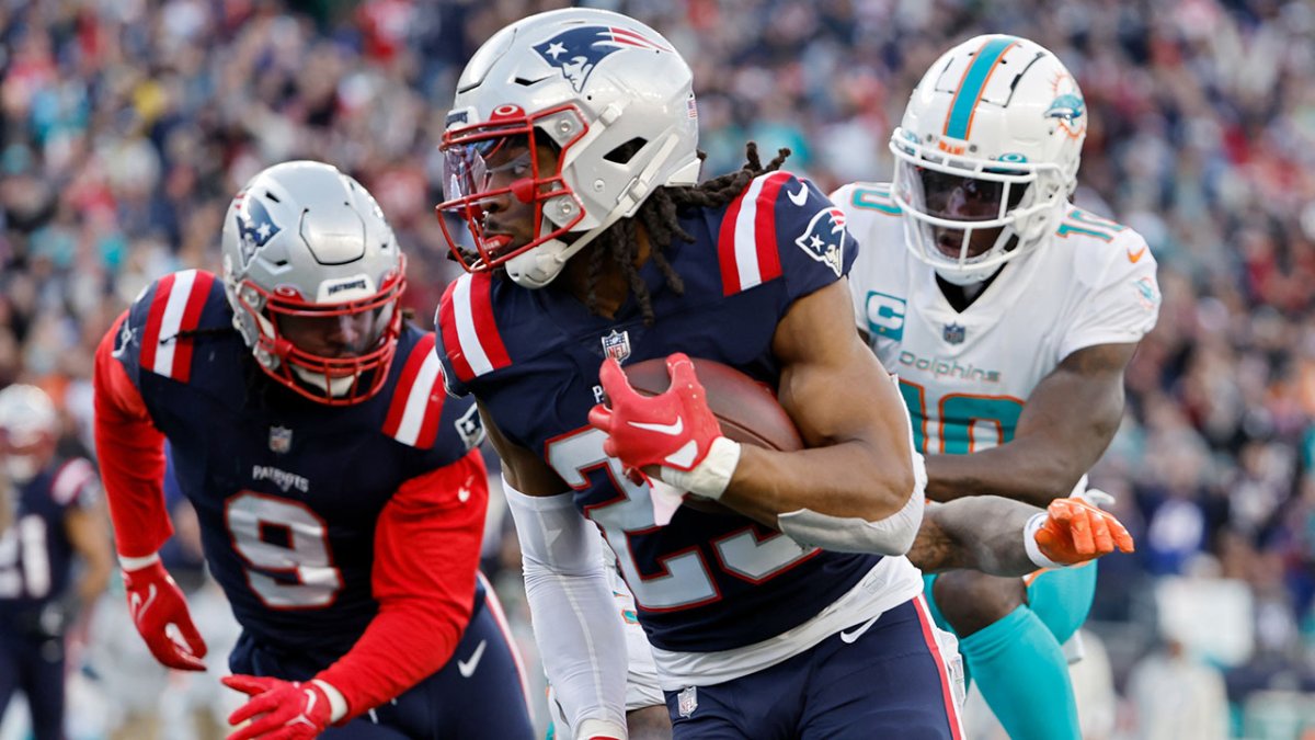Dolphins' offense plays smart, small ball in win over Patriots