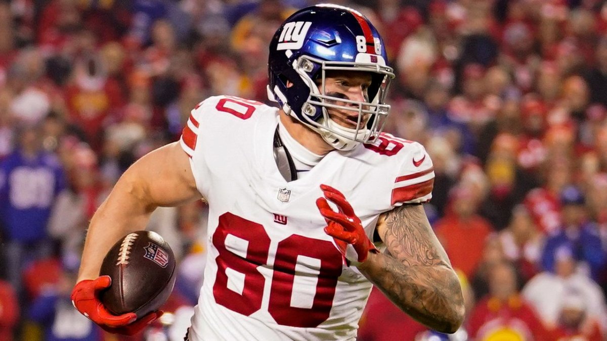 LOOK: Kyle Rudolph in his new Bucs uniform  Gronkowski, Tampa bay  buccaneers, New york giants