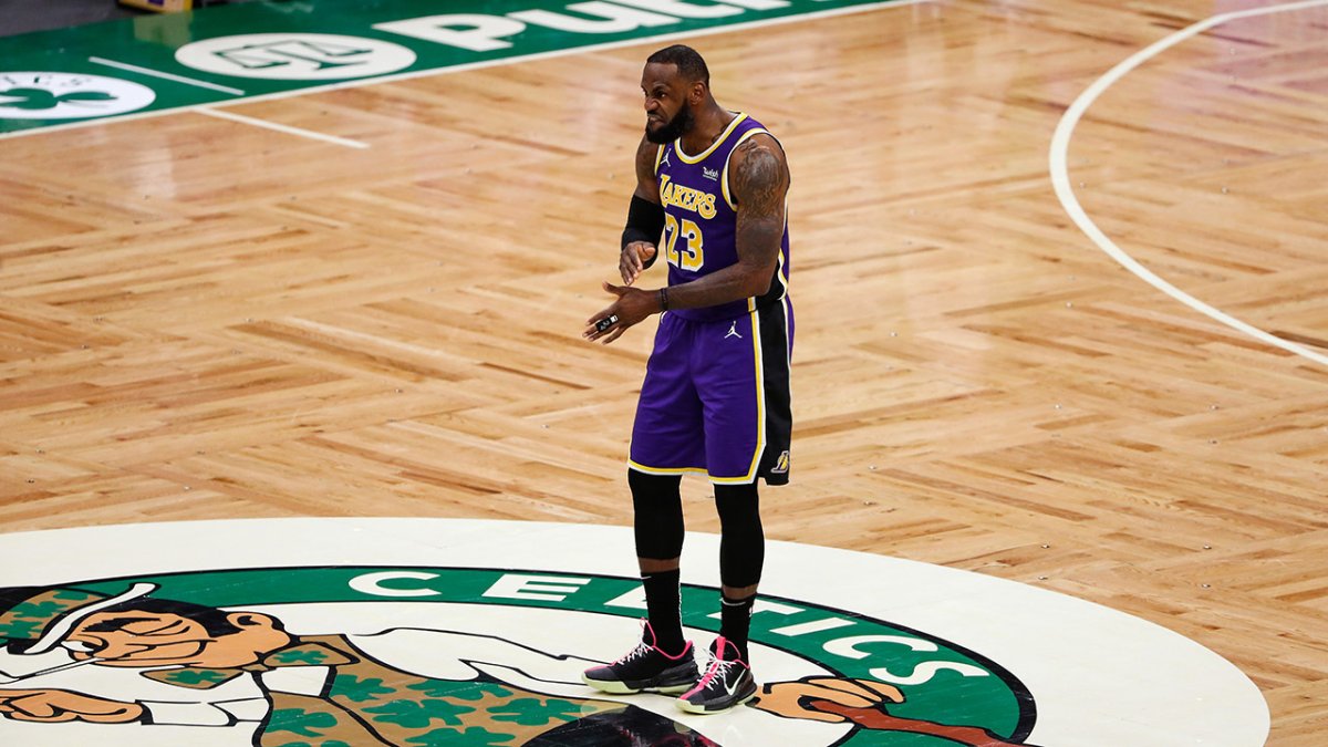 Lakers Rumors: There's 'Growing Optimism' LeBron James Will Return Against  Celtics