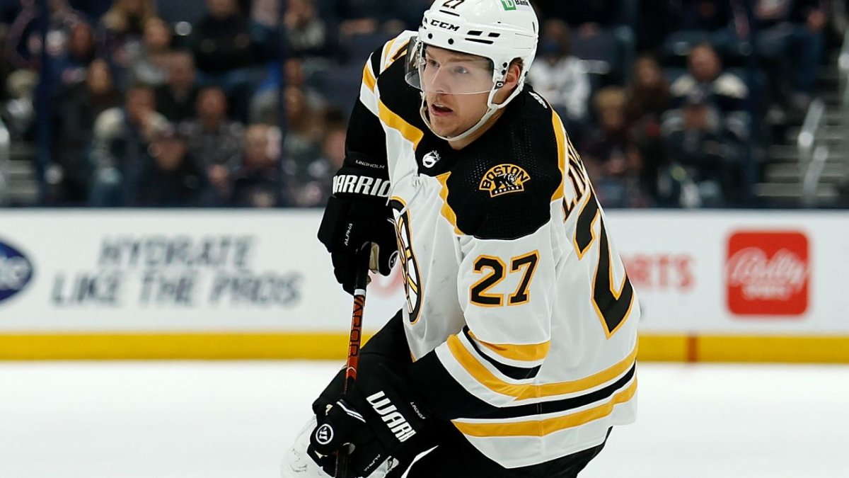 Hampus Lindholm injury: Bruins star leaves Game 2 after taking massive