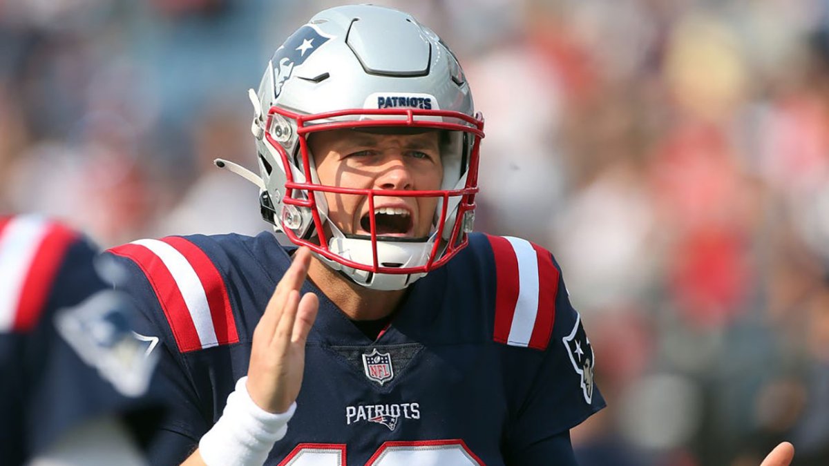 Patriots QB Mac Jones Reacts to Jets' Extra Physicality