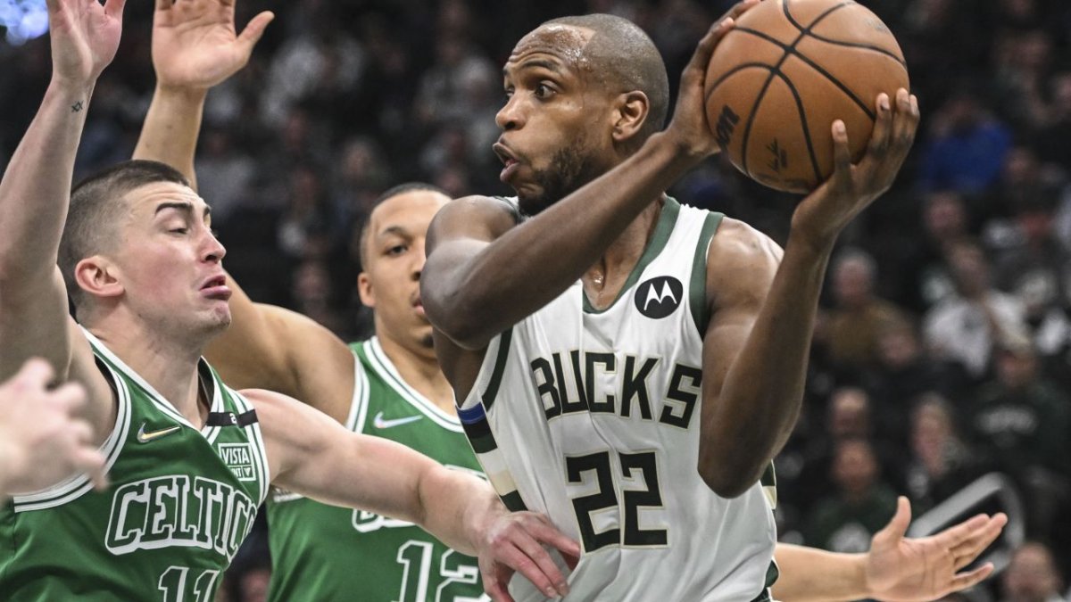 With burden on Giannis, Holiday Bucks need to find offensive rhythm