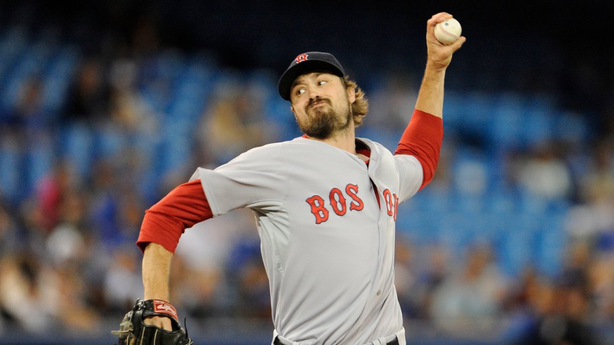 Former Indians pitcher Andrew Miller retires