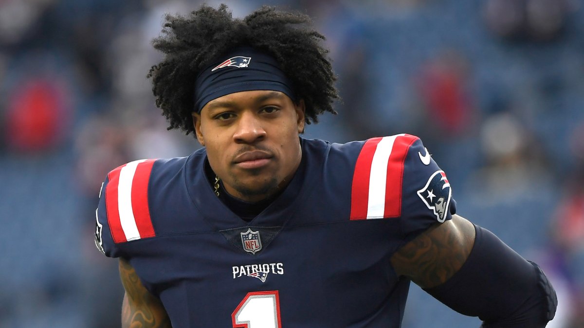 Reports: Patriots trade former 1st-round pick Harry for 7th rounder