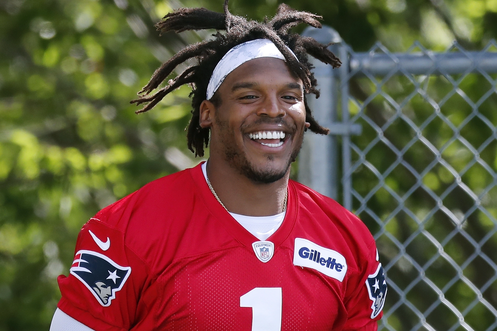 <p><strong>Last week’s ranking:</strong> 18<br />
<strong>Week 1 stats:</strong> 15-of-19, 155 yards, 0 TD, 0 INT, 75 rush yards, 2 TD<br />
<br />
Newton looked great in his Patriots debut, albeit against the Dolphins. He was accurate all day, but finished with the fewest passing yards of any starting quarterback in Week 1; we’ll see if he’ll be able to hold up running the ball as much as he did (15 carries).</p>

<p> </p>
