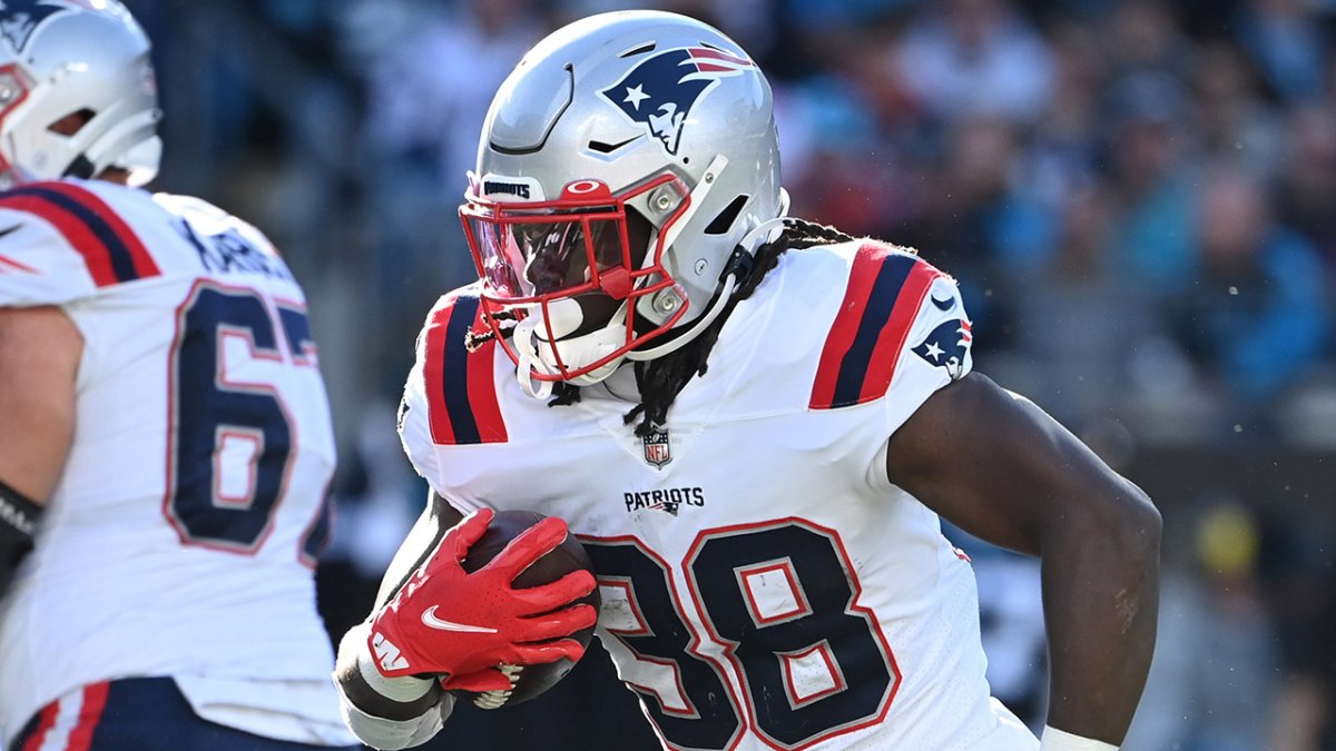 Former Patriots RB expects a big 2023 season from Rhamondre Stevenson,  who's gearing up to become 'the guy' 