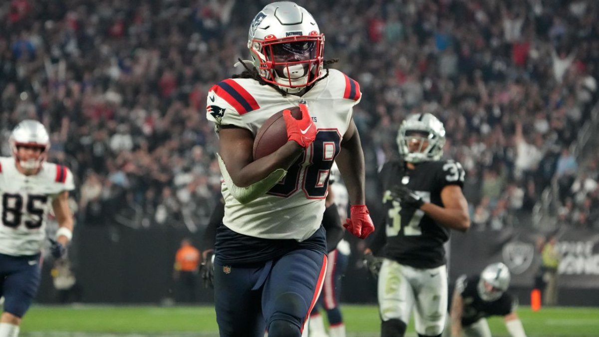 Patriots come to Jakobi Meyers's aid, but there is no defending their play  in a shocking loss to Raiders - The Boston Globe