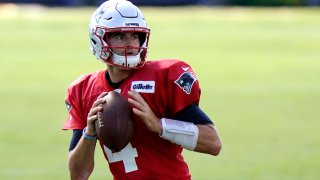 FOXBOROUGH, MASSACHUSETTS – AUGUST 18: Jarrett Stidham #4 of the New England Patriots looks to throw during training camp at Gillette Stadium on August 18, 2020 in Foxborough, Massachusetts. (Photo by Steven Senne-Pool/Getty Images)