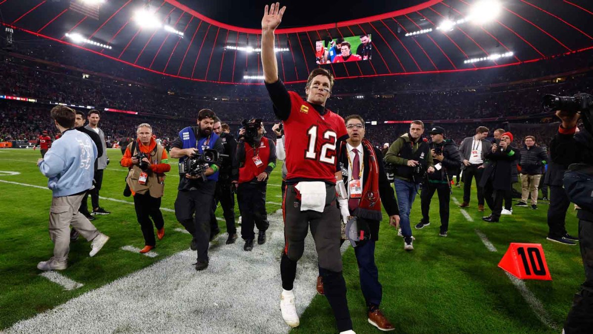 First NFL crowd in Germany sings Country Roads