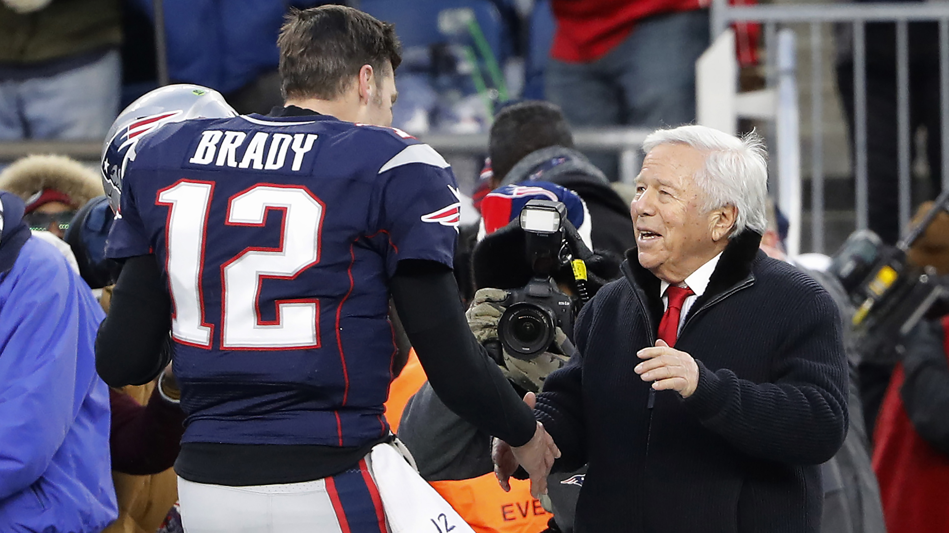 Robert Kraft wants Tom Brady to retire as member of Patriots: 'He always  has been and always will be a Patriot'