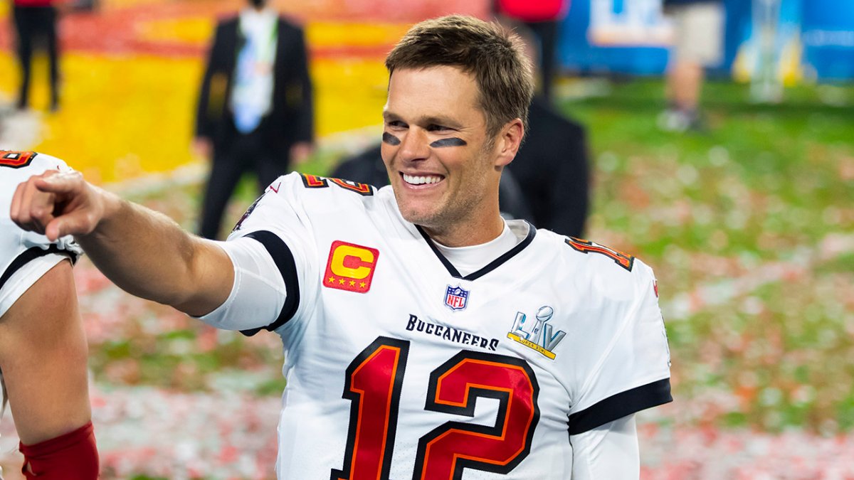 Tom Brady Wears Tampa Bay Buccaneers Jersey In First Official