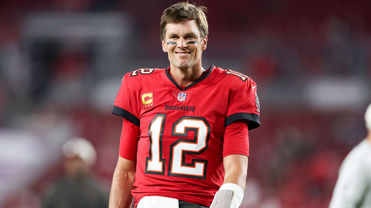 Tom Brady in a Buccaneers jersey? QB's odd move joins NFL history