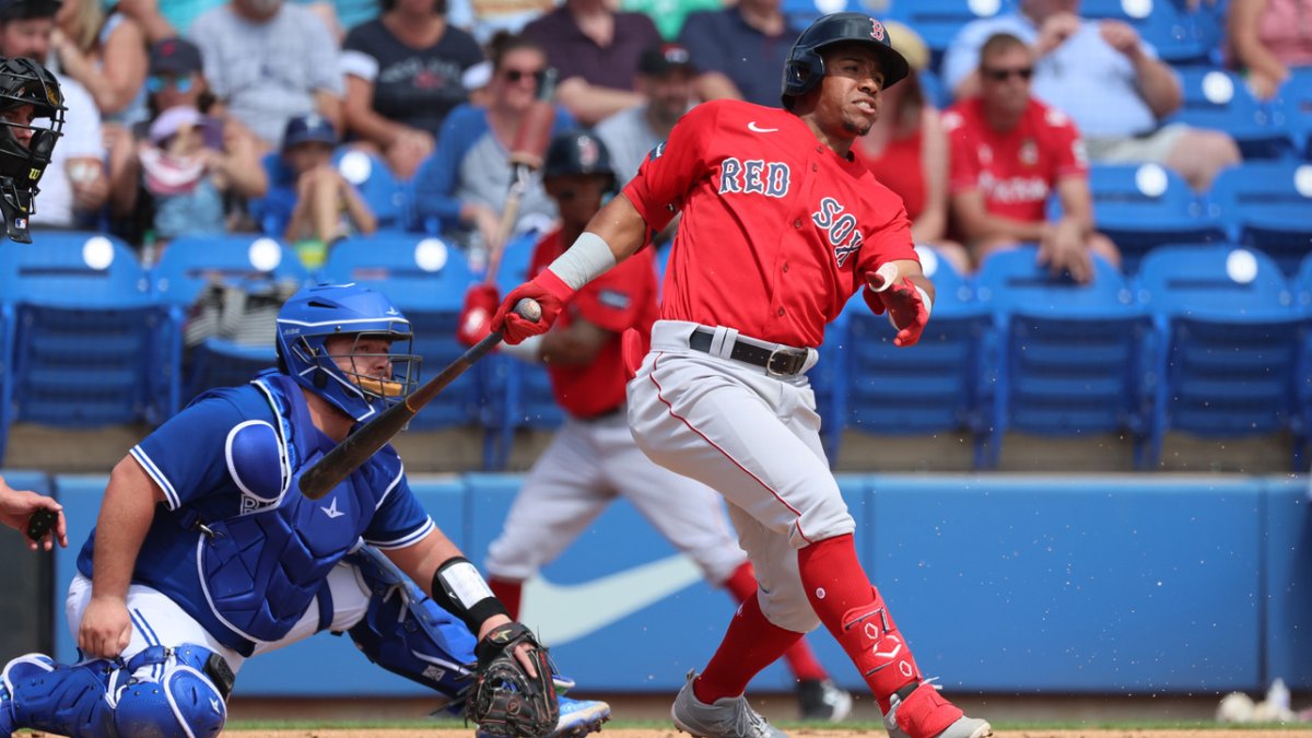 Red Sox promoting prospect Enmanuel Valdez to majors