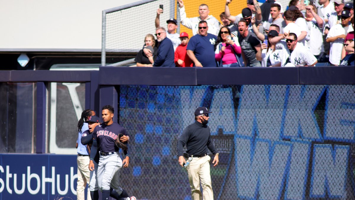 Fan hits Red Sox left fielder Alex Verdugo with baseball in wild scene at Yankee  Stadium on Saturday - The Boston Globe