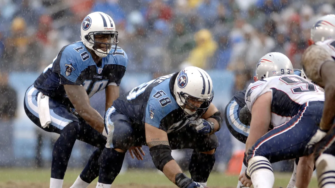 <p><strong>Patriots 40, Titans 23</strong></p>
<p>Young's stats: 15-for-36, 227 yards, 2 INT, 5 sacks (39.9 QB rating)</p>
<p>After starting the season 0-5, Tennessee entered Week 17 against the Patriots with a shot at the postseason. But Young -- who had been 8-4 as the team's starter -- couldn't get the job done, as he turned the ball over three times in the 17-point defeat.</p>