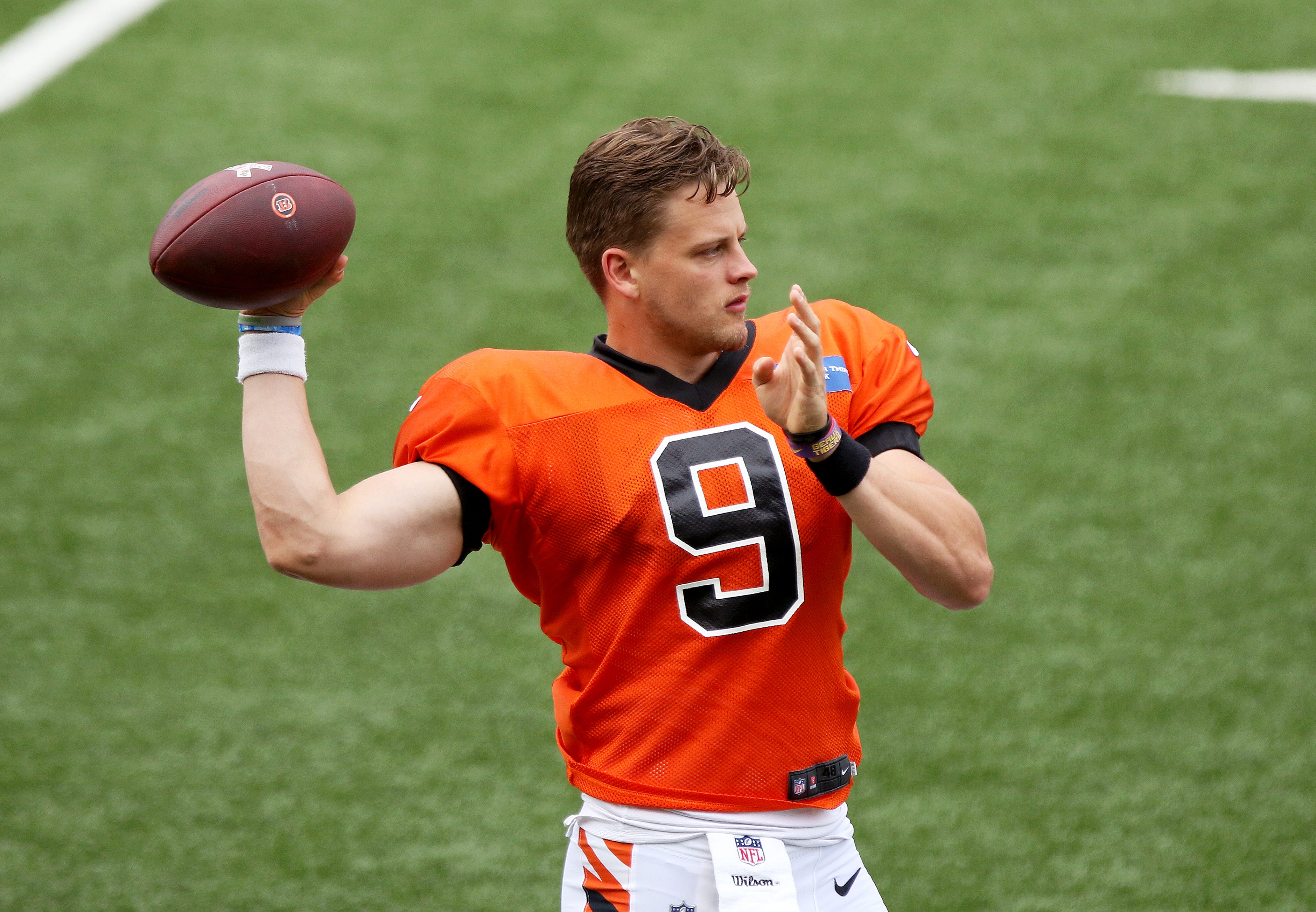 <p><strong>Last week’s ranking: </strong>28<br />
<strong>Week 1 stats:</strong> 23-of-36, 193 yards, 0 TD, 1 INT, 46 rush yards, 1 rush TD<br />
<br />
Burrow had a perfectly cute NFL debut. Playing against a pretty bad team, he only turned the ball over once and made a nice play with a 23-yard touchdown run. Sure, they lost, but I call that a success if I’m the Bengals.</p>