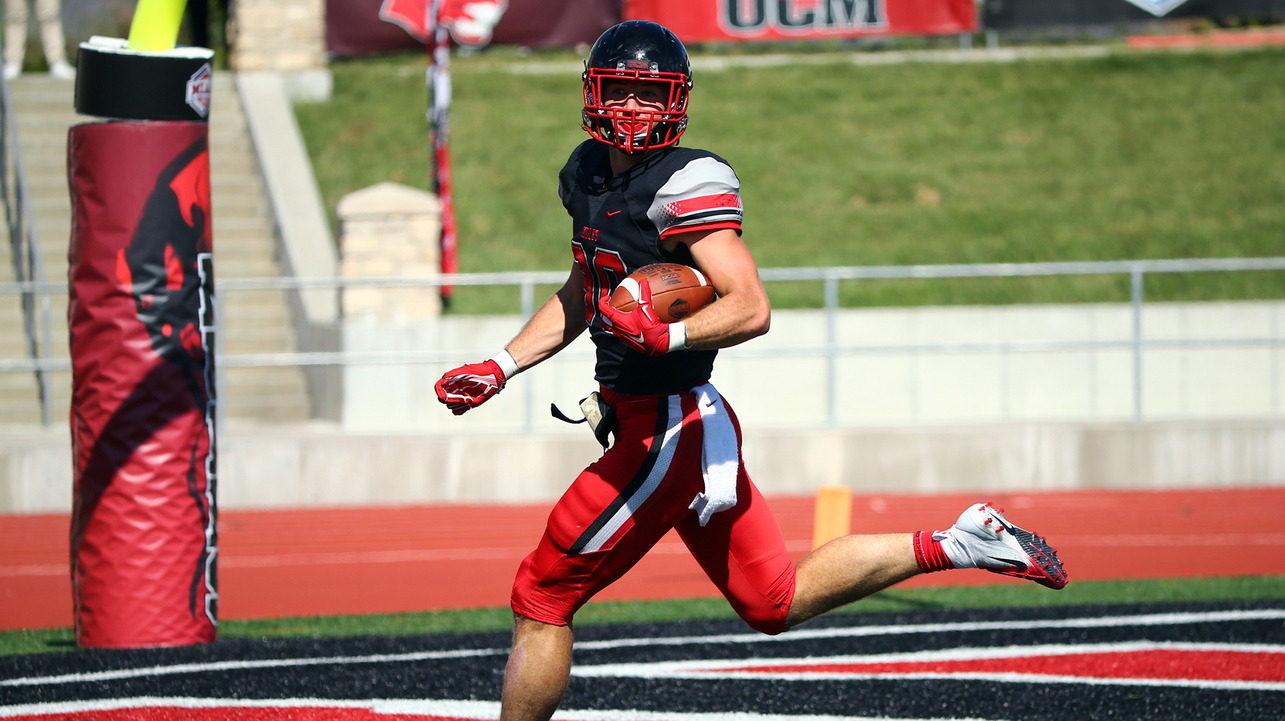 <p><em>6-foot-5, 251 pounds</em></p>
<p>There simply aren't many 250-pounders coming out of the college ranks who can move. And Farrell can move a bit. His 4.79-second 40 wasn't exactly blazing, but his 36.5-inch vertical and 7.14-second three-cone were within range for the Patriots.</p>
<p>Ohio State simply didn't use their tight end in the passing game -- Farrell finished with five grabs for 37 yards and a touchdown -- but he was still an All-Big Ten honorable mention player. But Farrell showed flashes of having the ability <a href="https://urldefense.com/v3/__https:/twitter.com/Buckeye_Sports/status/1195833230567579649__;!!PIZeeW5wscynRQ!57zdEC9IokRAbDx1Vm-VE55NC0z5zIBR1SOLEBHXKu2jjCkmMw4pxDUUHEIQ44bwuA$">to make contested catches</a> <a href="https://urldefense.com/v3/__https:/twitter.com/TheBuckeyeNut/status/1345188239624130562__;!!PIZeeW5wscynRQ!57zdEC9IokRAbDx1Vm-VE55NC0z5zIBR1SOLEBHXKu2jjCkmMw4pxDUUHELKb5wo8g$">in the red zone</a>, and <a href="https://urldefense.com/v3/__https:/twitter.com/GrindingTheTape/status/1278146507561205760__;!!PIZeeW5wscynRQ!57zdEC9IokRAbDx1Vm-VE55NC0z5zIBR1SOLEBHXKu2jjCkmMw4pxDUUHELRt5gowQ$">he takes his blocking seriously</a>. </p>