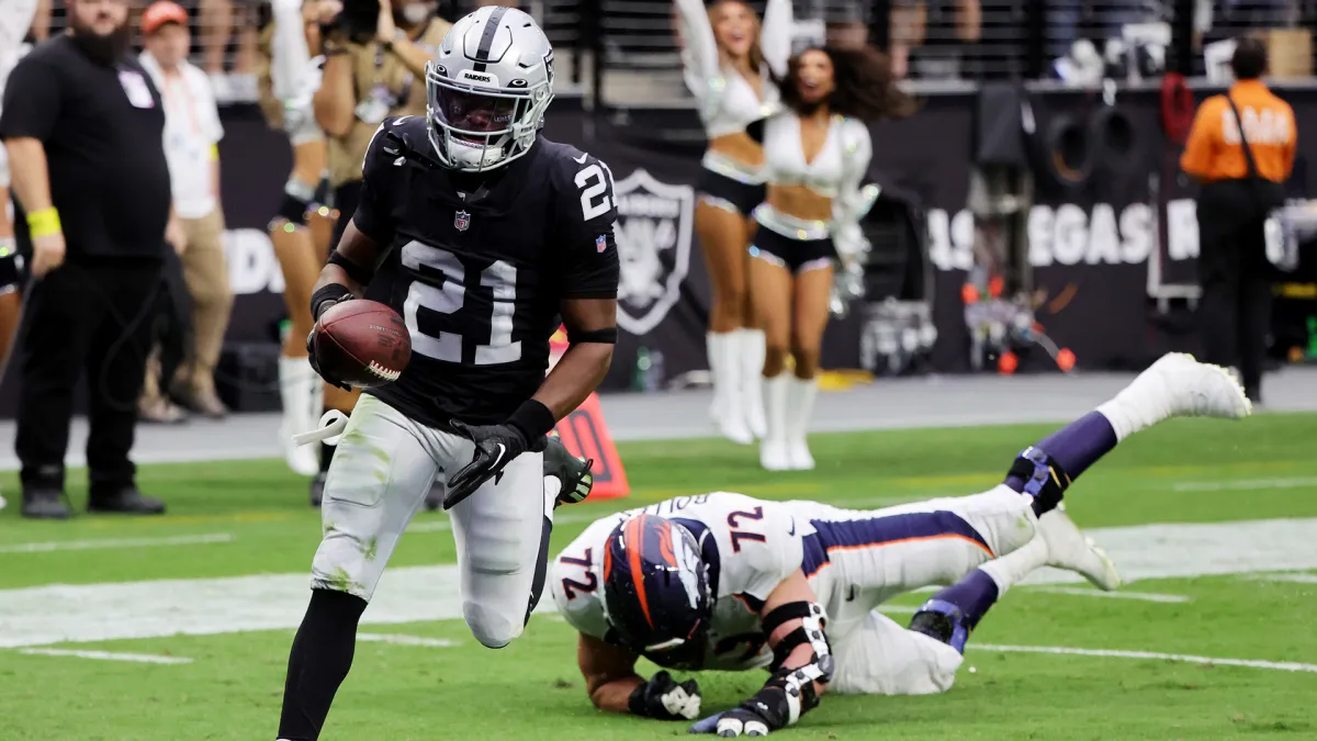 Watch: Raiders CB Amik Robertson fumble return for TD vs Broncos