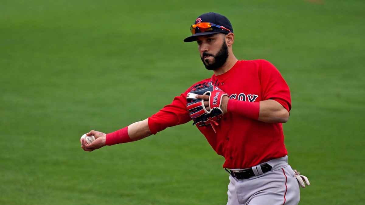 Astros bring back Marwin Gonzalez on minor-league deal