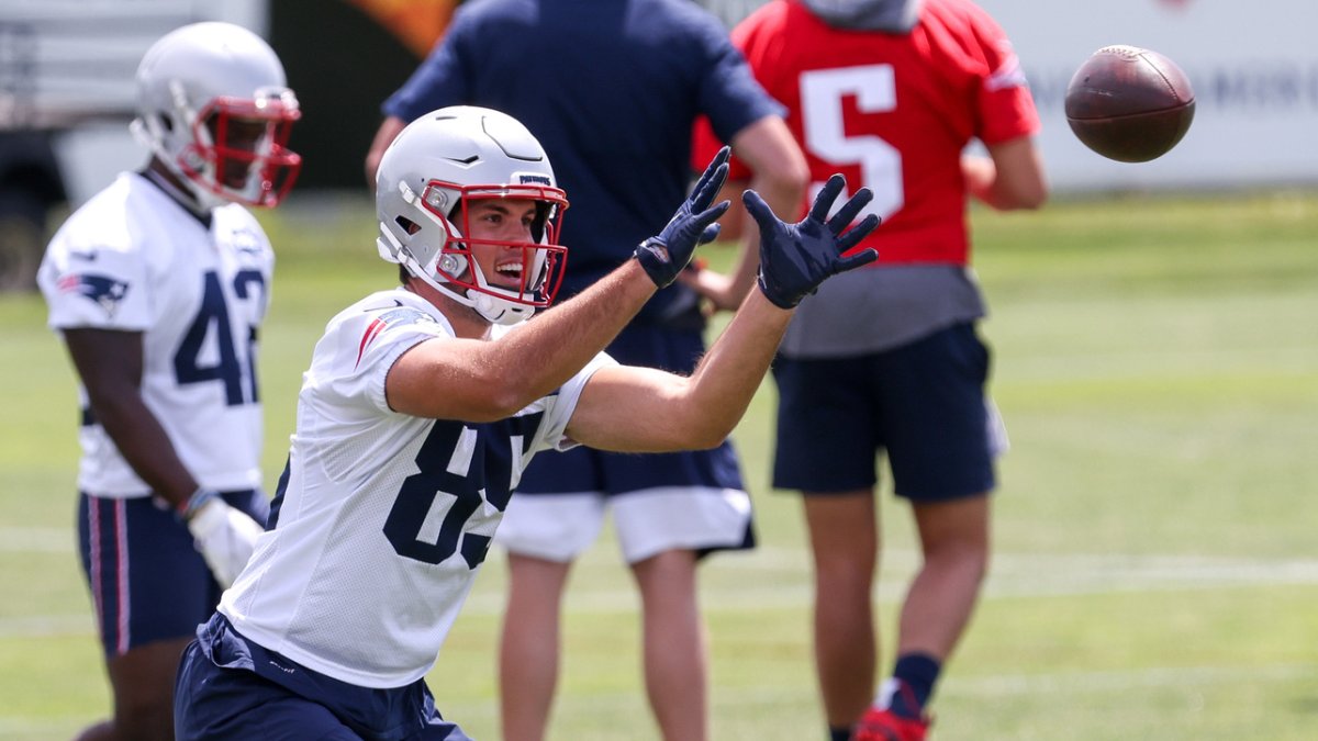 Patriots training camp: Jonnu Smith and Hunter Henry put on a show