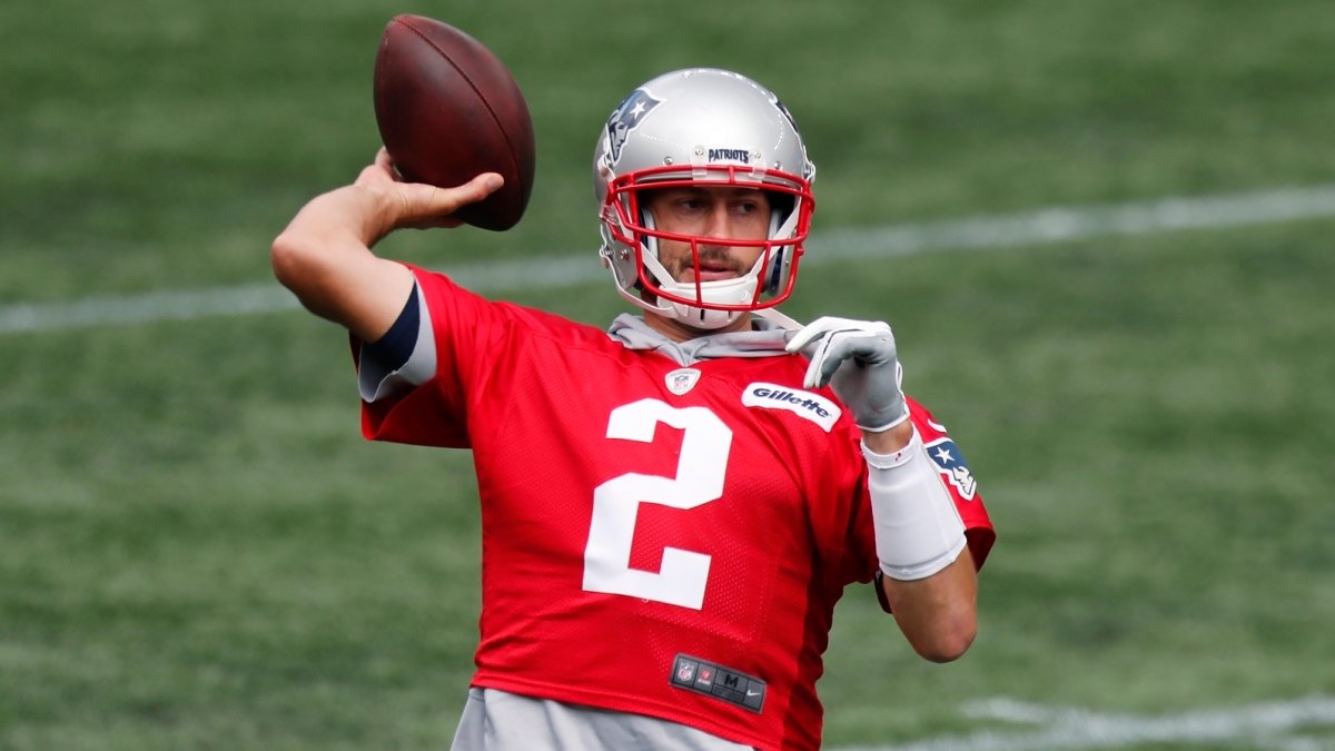 How Brian Hoyer has helped mentor Patriots rookie Mac Jones; when