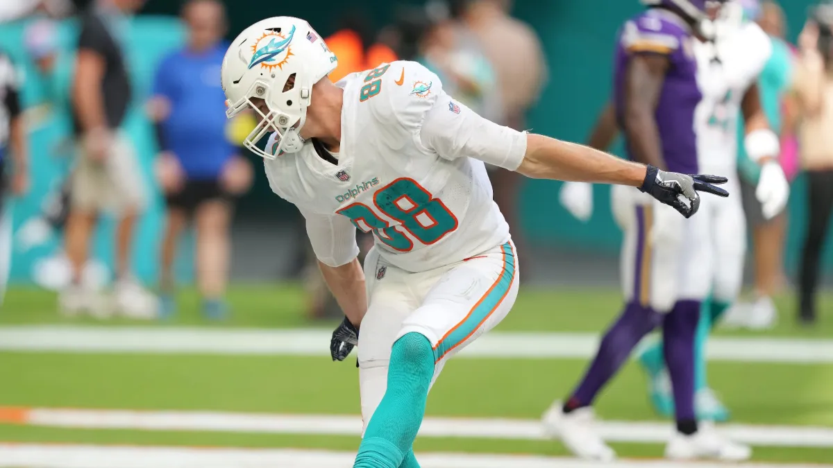 Report: Patriots signing ex-Dolphins TE Mike Gesicki