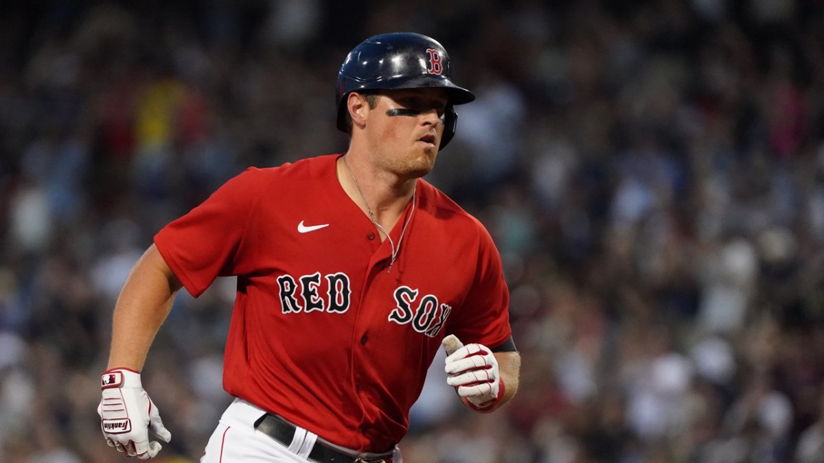 Red Sox sign OF Hunter Renfroe to one-year deal