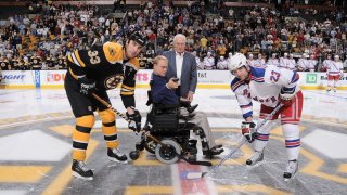 BOSTON – OCTOBER 20: Zdeno Chara #33 of the Boston Bruins, Travis Roy and Chris Drury #23 of the New York Rangers during the ceremonial face-off at the TD Banknorth Garden on October 20, 2007 in Boston, Massachusetts. (Photo by: Brian Babineau/NHLI via Getty Images)